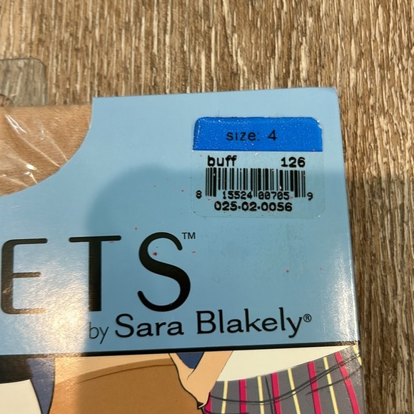 NWT Assets by Sara Blakely Perfect Pantyhose Size 4 175-220 lbs Buff NEW - Picture 2 of 6